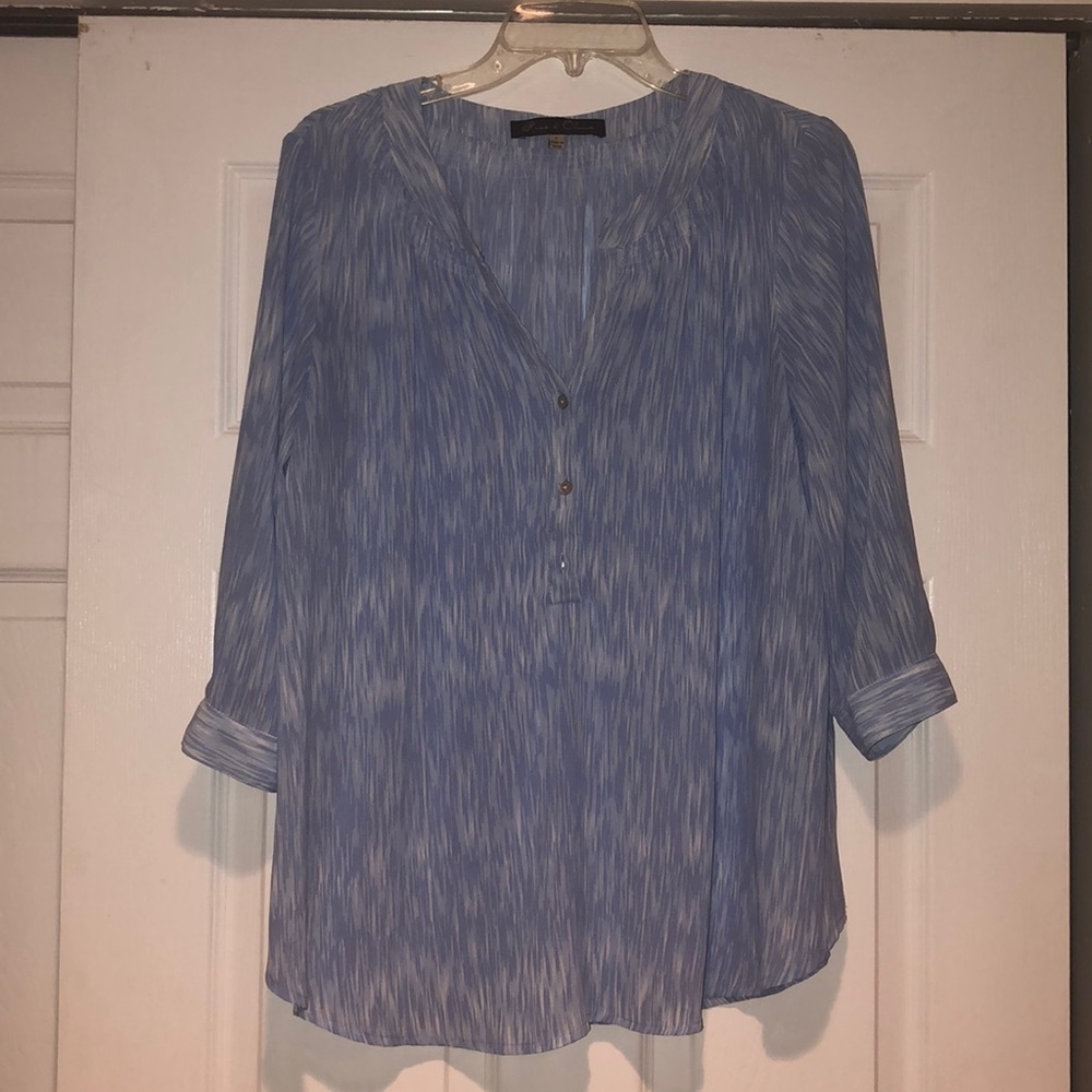 ✨ROSE & OLIVE Light Blue White Tunic V Neck
